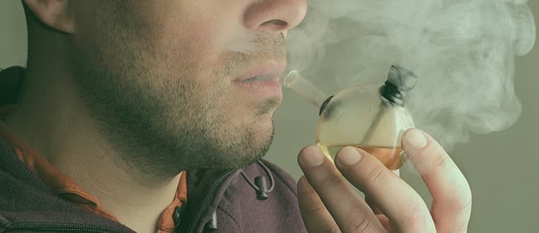 El humo de cannabis en pipa de agua es peor que el del tabaco