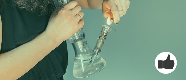 Wie man eine bong oder einen bubbler reinigt (mehrere methoden)