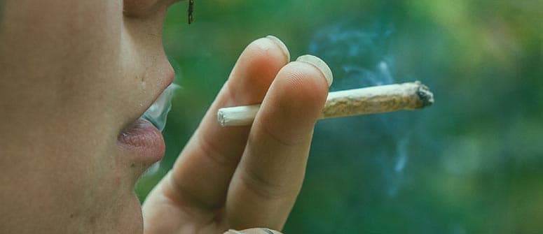 El humo de cannabis en pipa de agua es peor que el del tabaco