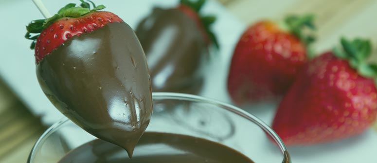 Cómo hacer fresas bañadas en chocolate con marihuana