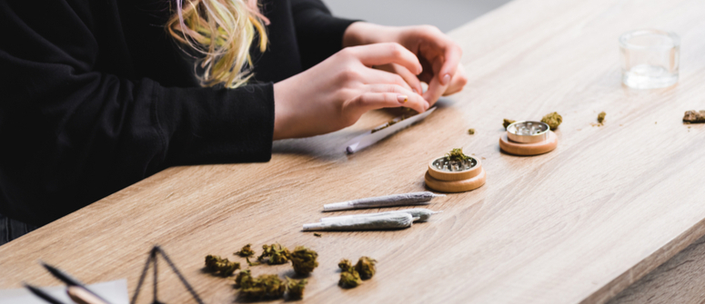 Rolling a joint by hand and by machine: Step-by-step guide