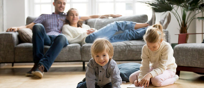 Être parent et fumer de l’herbe : une mauvaise idée ?