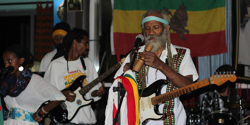 What do rastas believe? what practices do they follow?