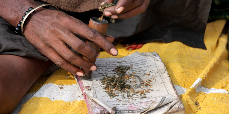 Wie ein chillum benutzt wird